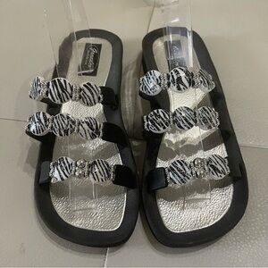 Grandco Slides Sandals Womens zebra silver Gemstones Beach Black Size 8